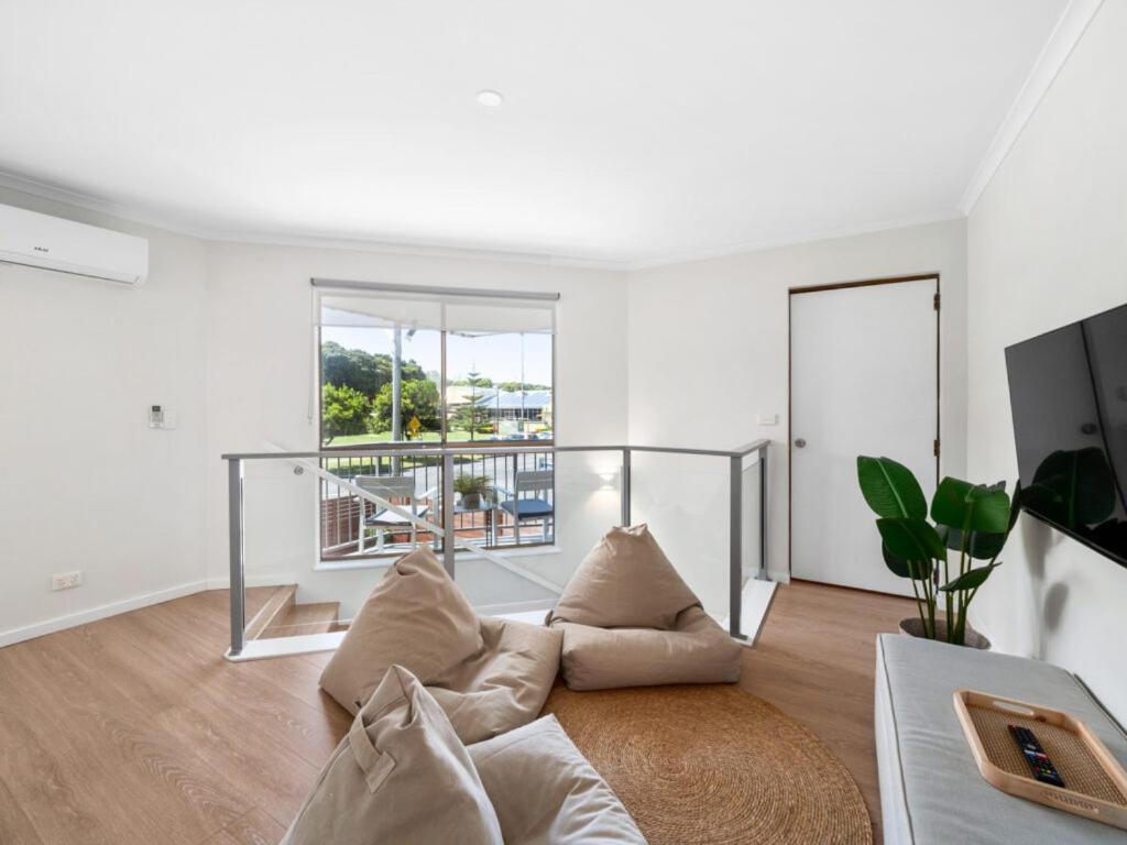 Ocean Park Motel & Holiday Apartments Κοφς Χάρμπουρ Εξωτερικό φωτογραφία